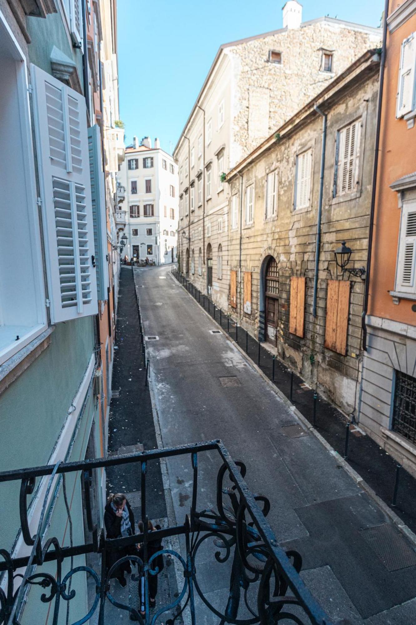 Le Finestre Boutique Apartments Trieste Luaran gambar