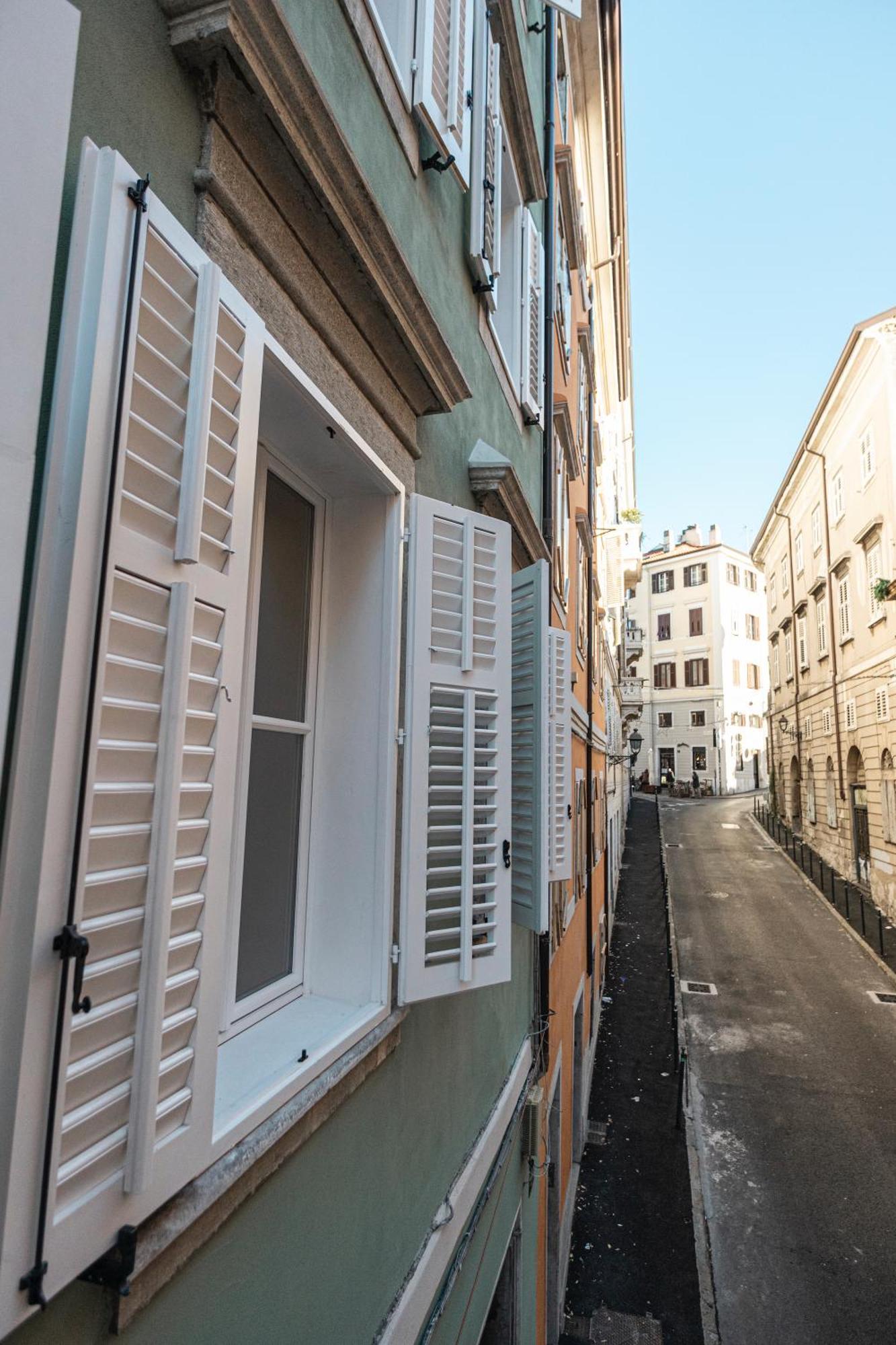 Le Finestre Boutique Apartments Trieste Luaran gambar