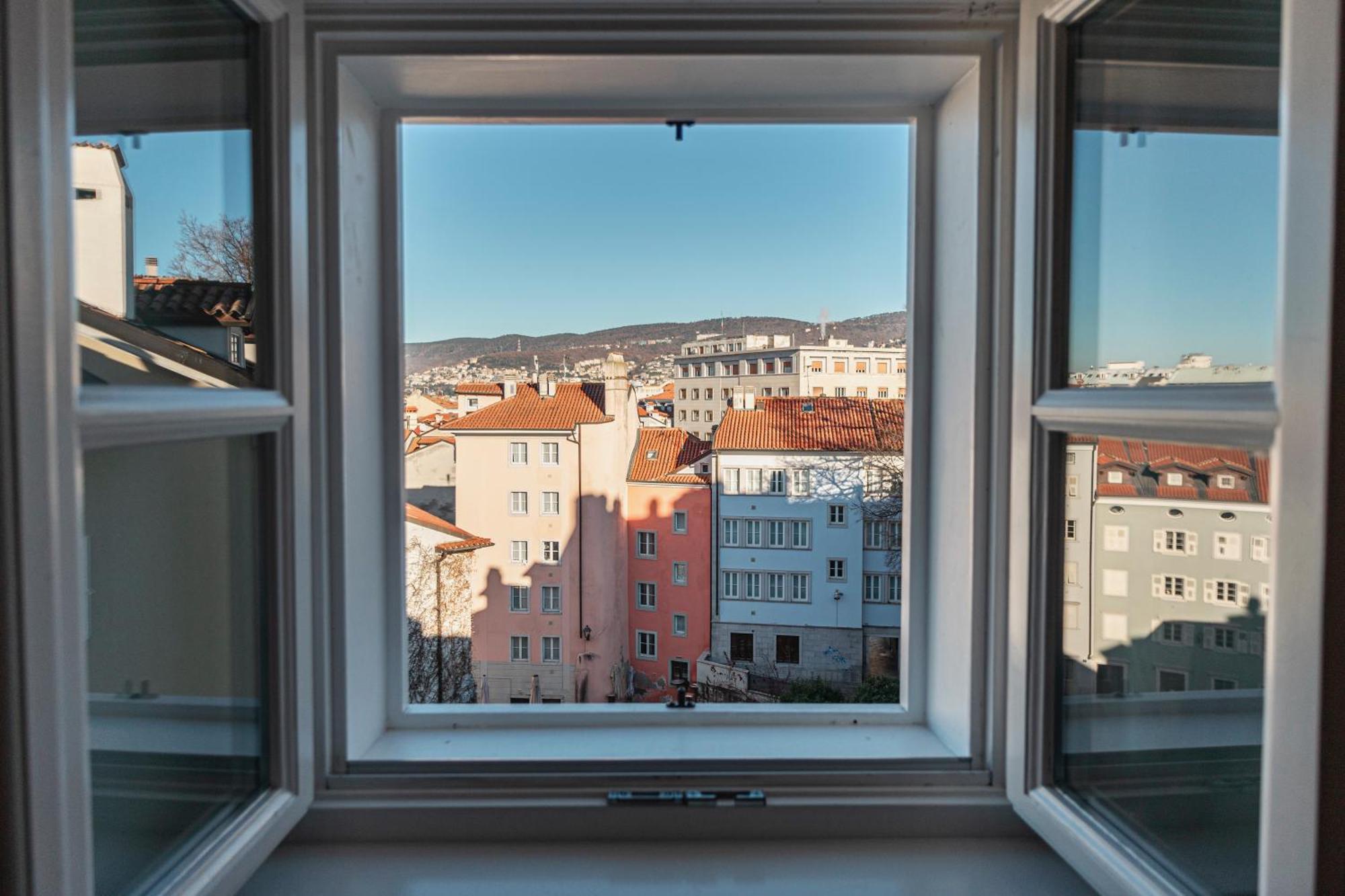 Le Finestre Boutique Apartments Trieste Luaran gambar