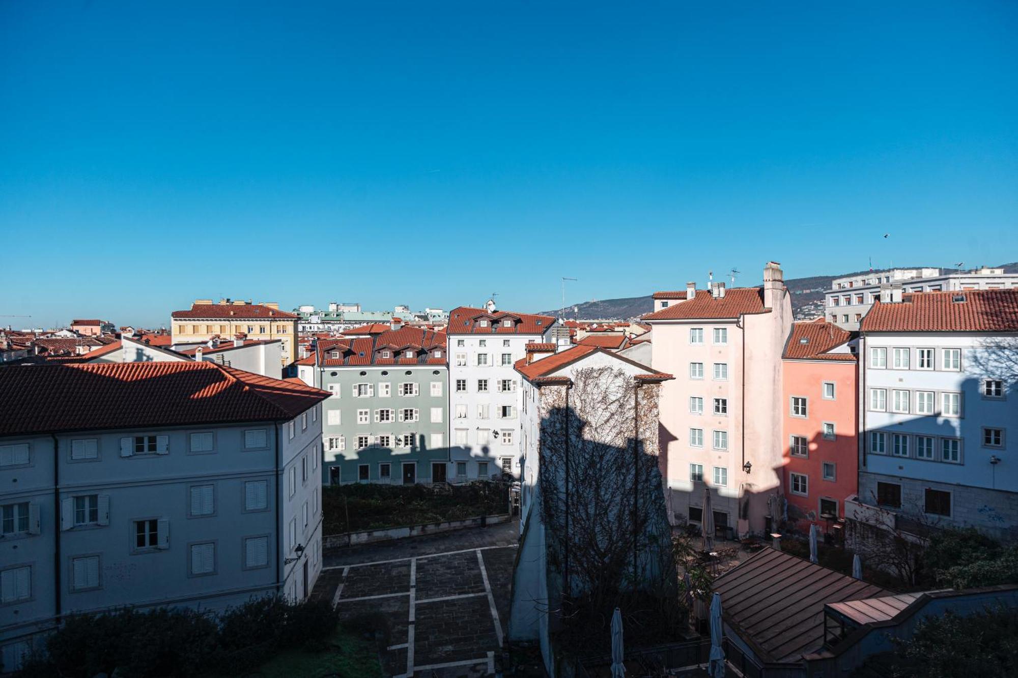 Le Finestre Boutique Apartments Trieste Luaran gambar